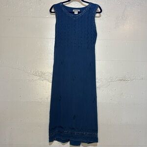 Women’s large blue embroidered monochromatic v neck calf length midi back dress